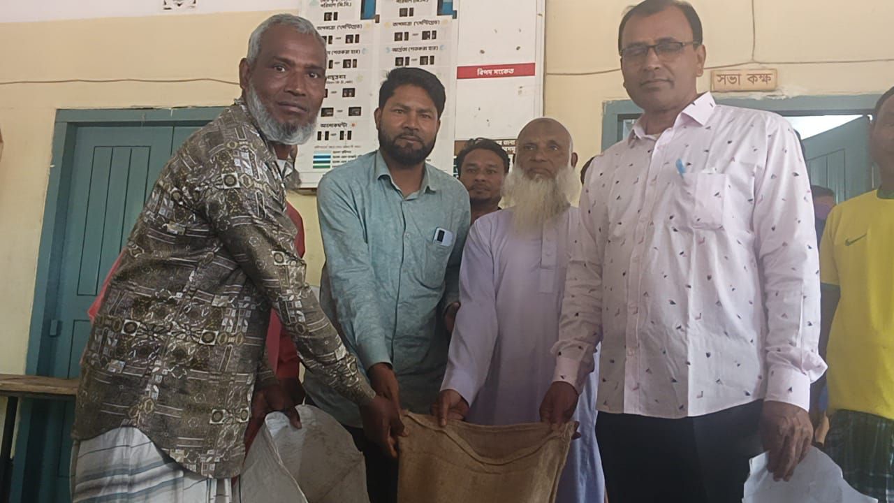 উপজেলার ৩ নং ধনতলা ইউনিয়ন পরিষদে ঈদ-উল ফিতর উপলক্ষে ভিজিএফ চাউল সুষ্ট ভাবে বিতরণ করা হয়েছে